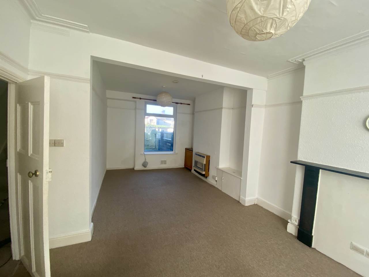 3 bed terraced house to rent in Grove Road 1