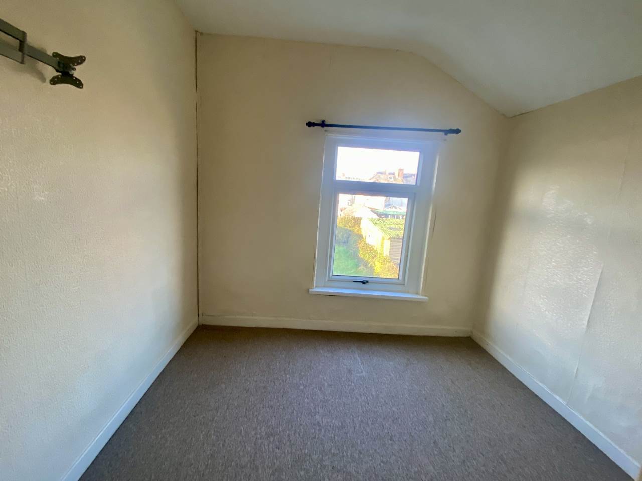 3 bed terraced house to rent in Grove Road 6