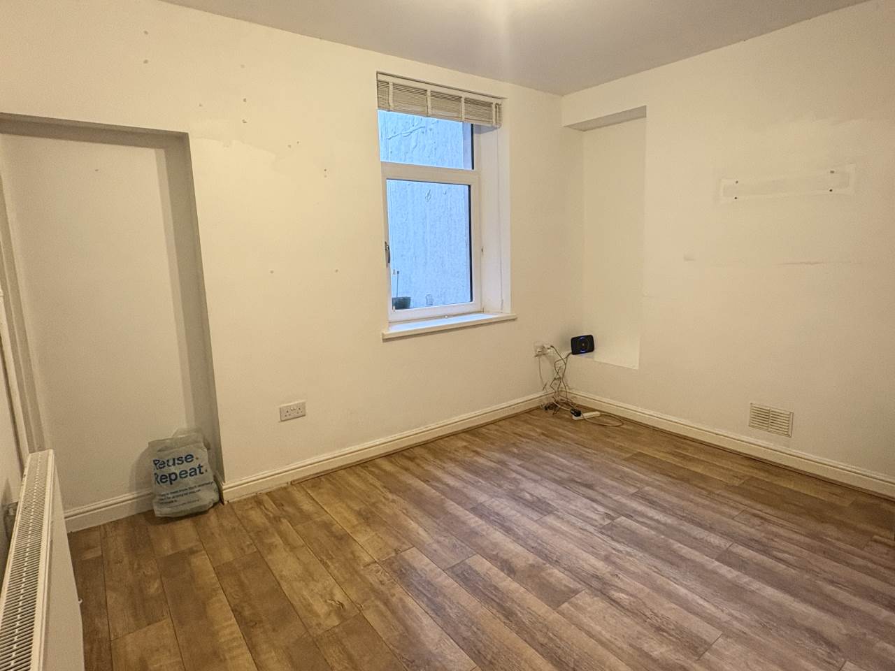 4 bed terraced house to rent in Wigan Terrace, Bryncethin  - Property Image 3