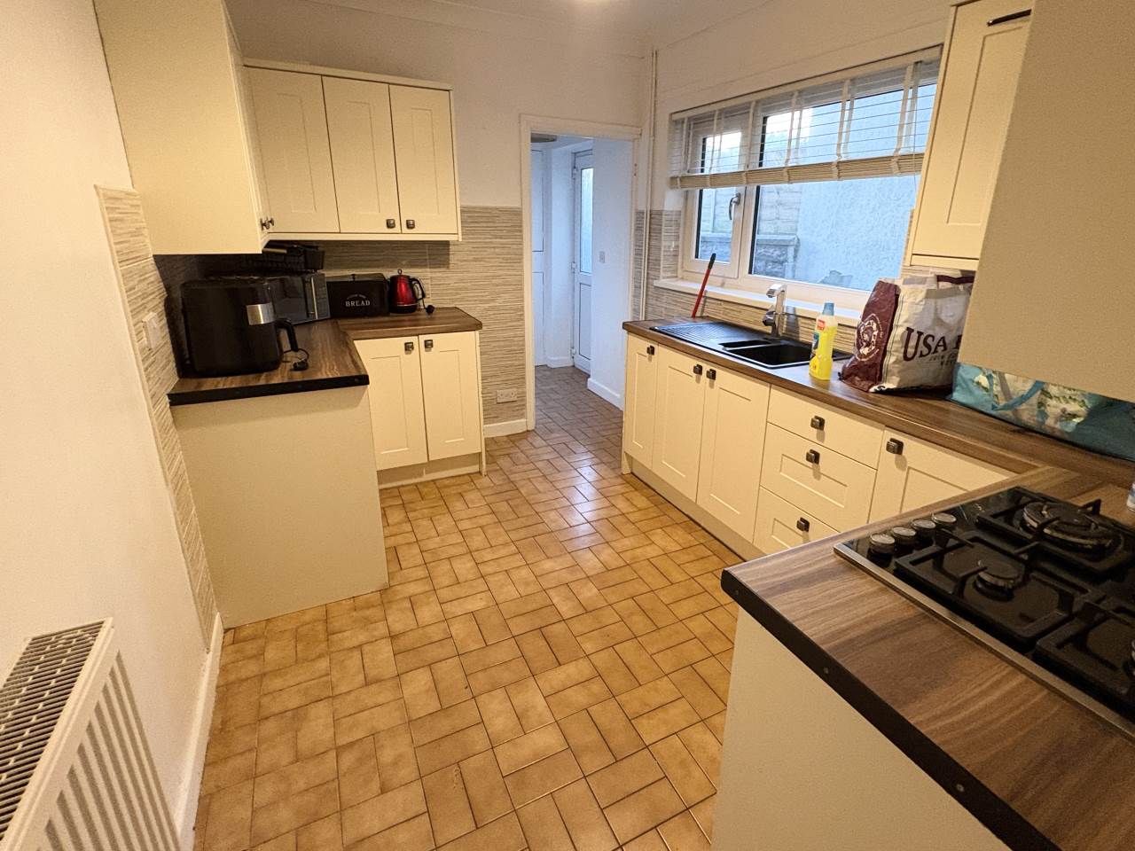 4 bed terraced house to rent in Wigan Terrace, Bryncethin 3