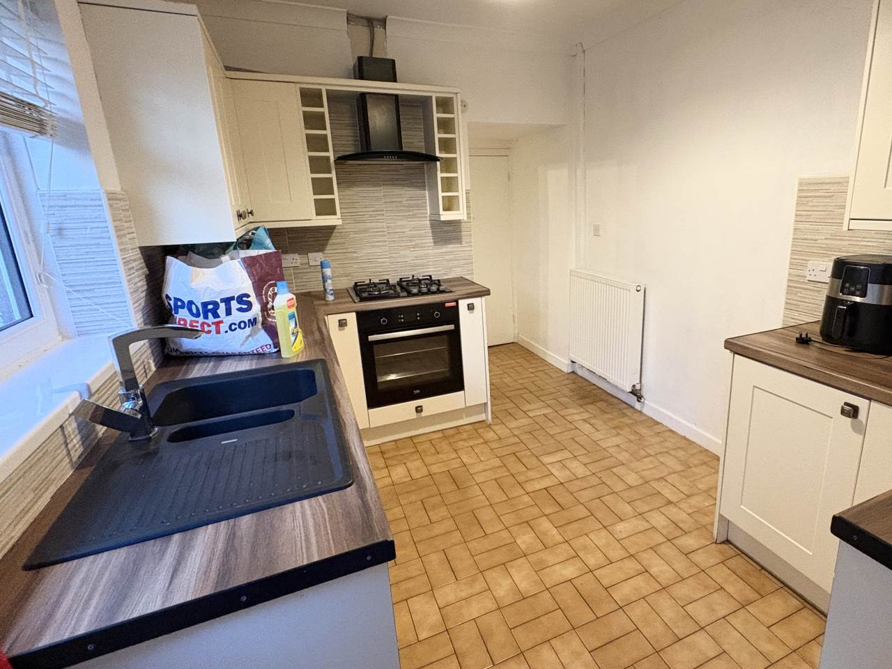 4 bed terraced house to rent in Wigan Terrace, Bryncethin 4