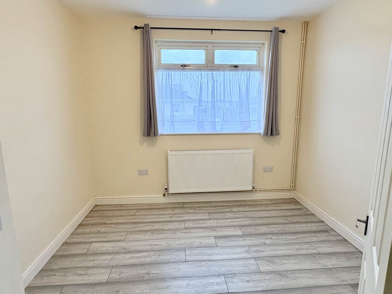 2 bed bungalow to rent in Idris Place, Litchard  - Property Image 9