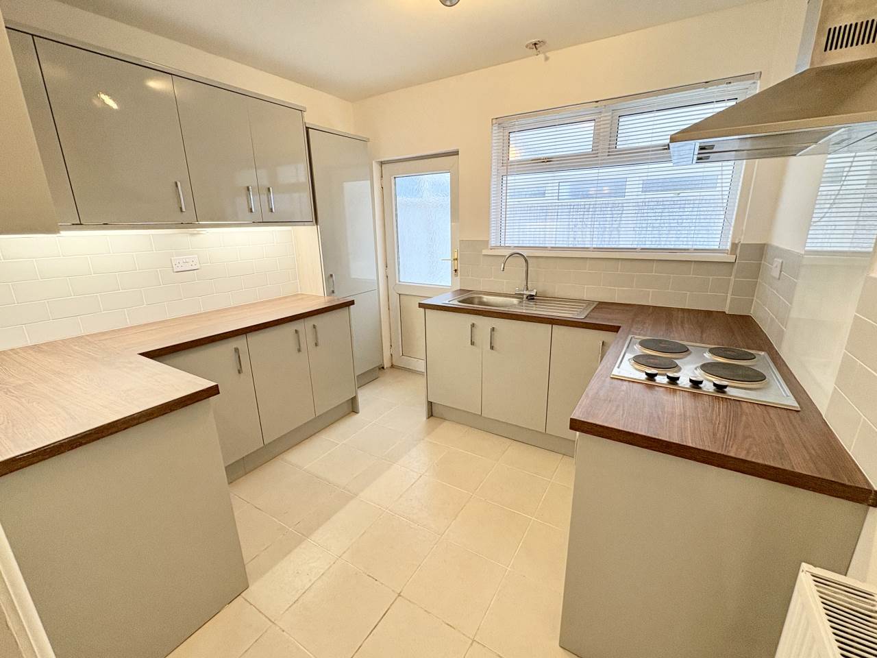 2 bed bungalow to rent in Idris Place, Litchard 4