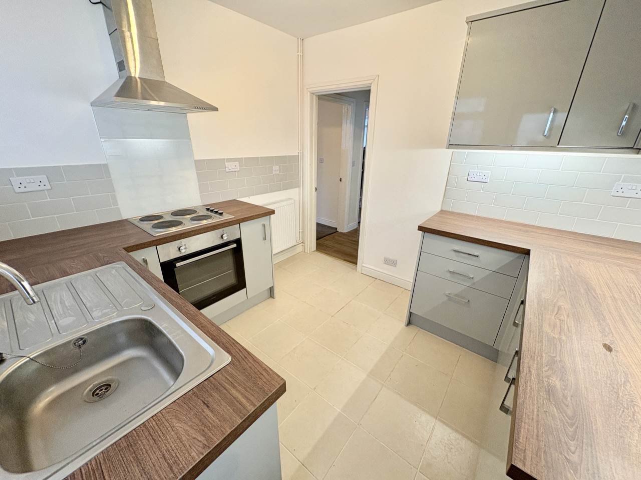 2 bed bungalow to rent in Idris Place, Litchard  - Property Image 7