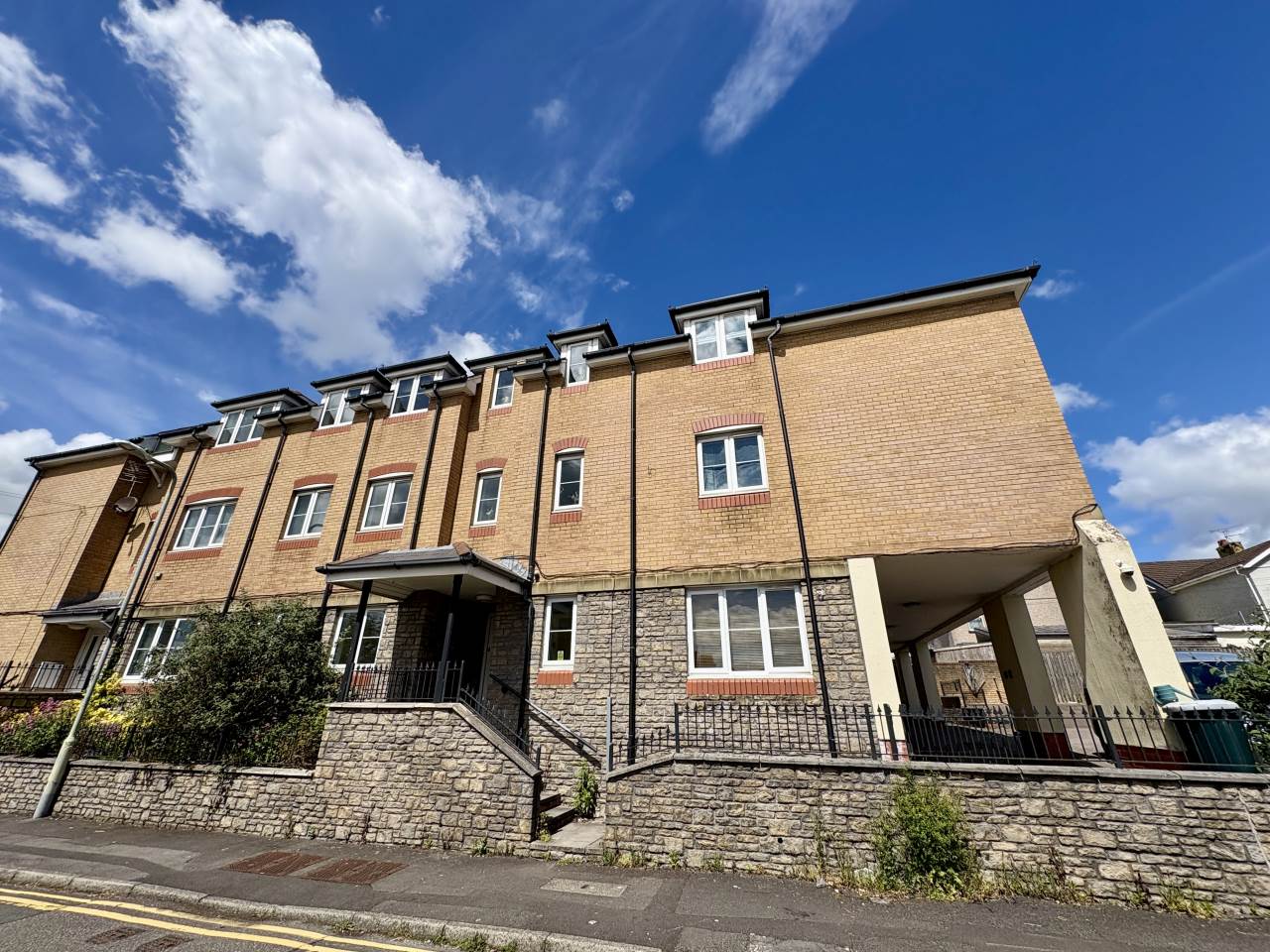 2 bed apartment to rent in Brook Court, Bridgend - Property Image 1