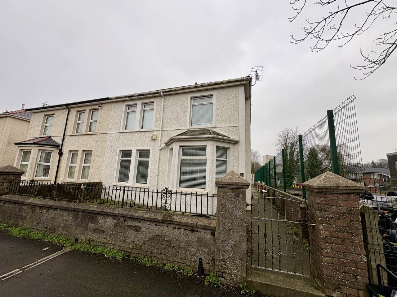 3 bed semi-detached house to rent in Sunnyside Road, Bridgend, CF31