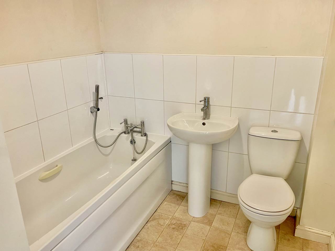 3 bed town house to rent in Longacres, Bridgend  - Property Image 9