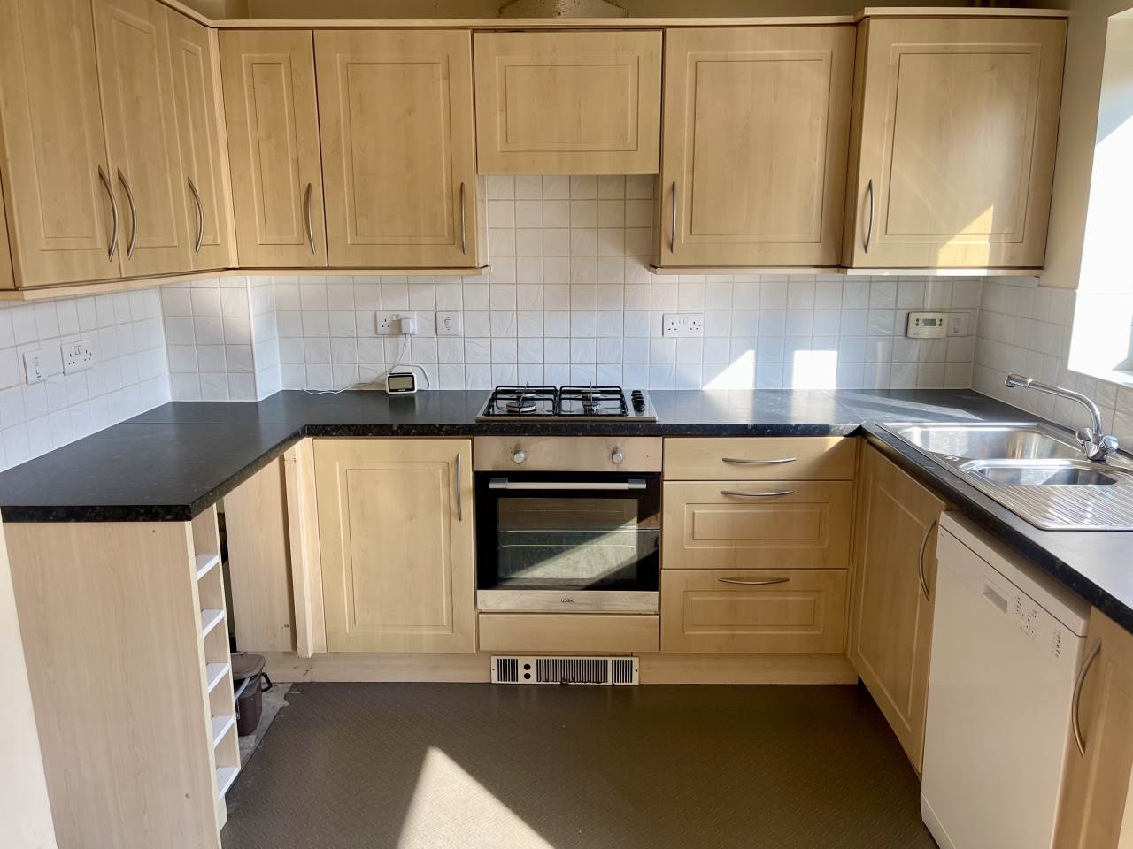 3 bed town house to rent in Longacres, Bridgend 1