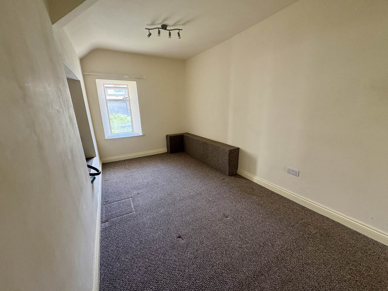 2 bed house to rent in Nolton Street, Bridgend 4