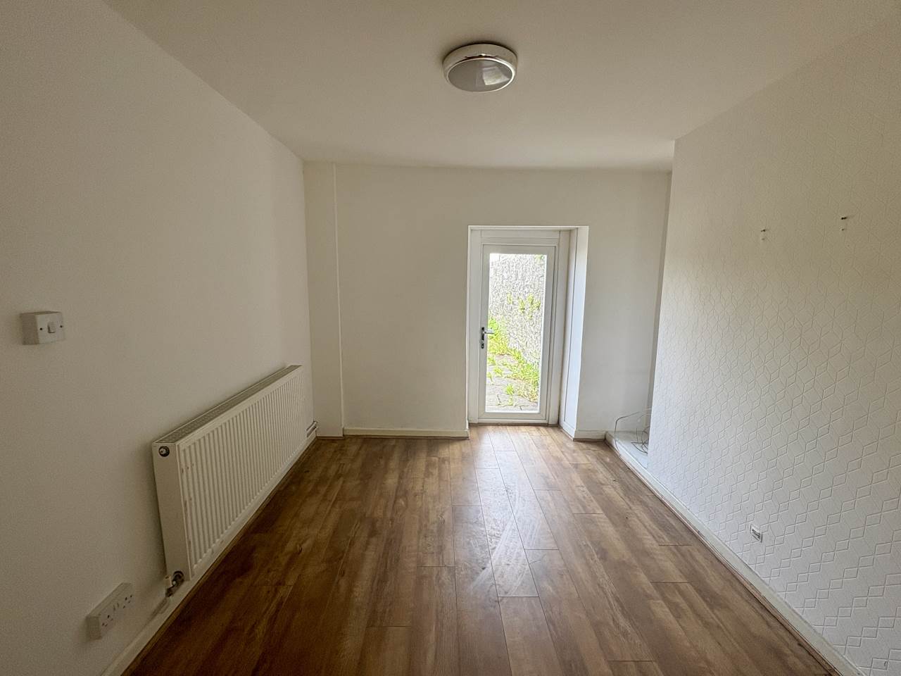 3 bed terraced house to rent in High Street, Kenfig Hill 4