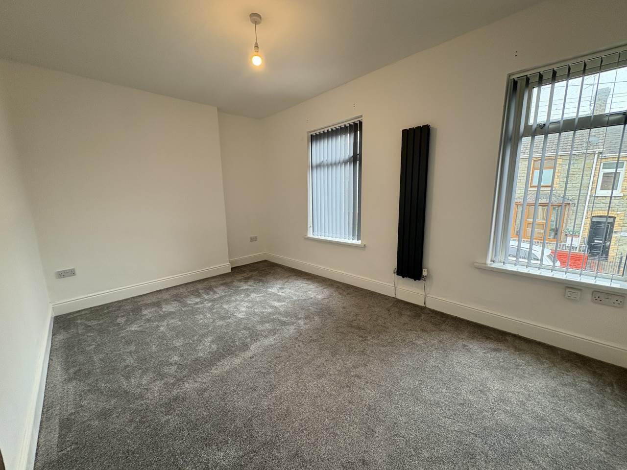 3 bed terraced house to rent in Charles Street 7