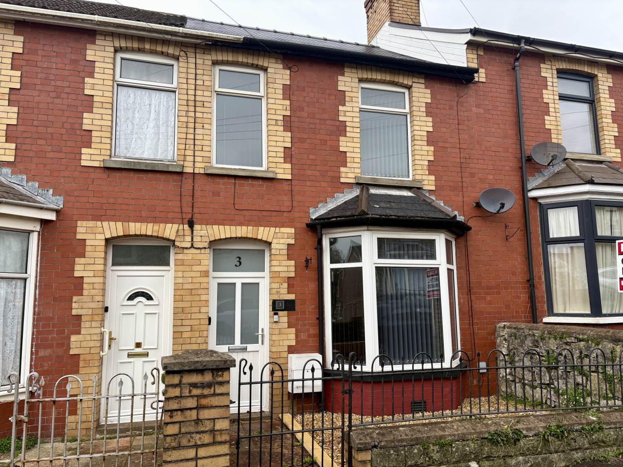 3 bed terraced house to rent in Charles Street  - Property Image 1