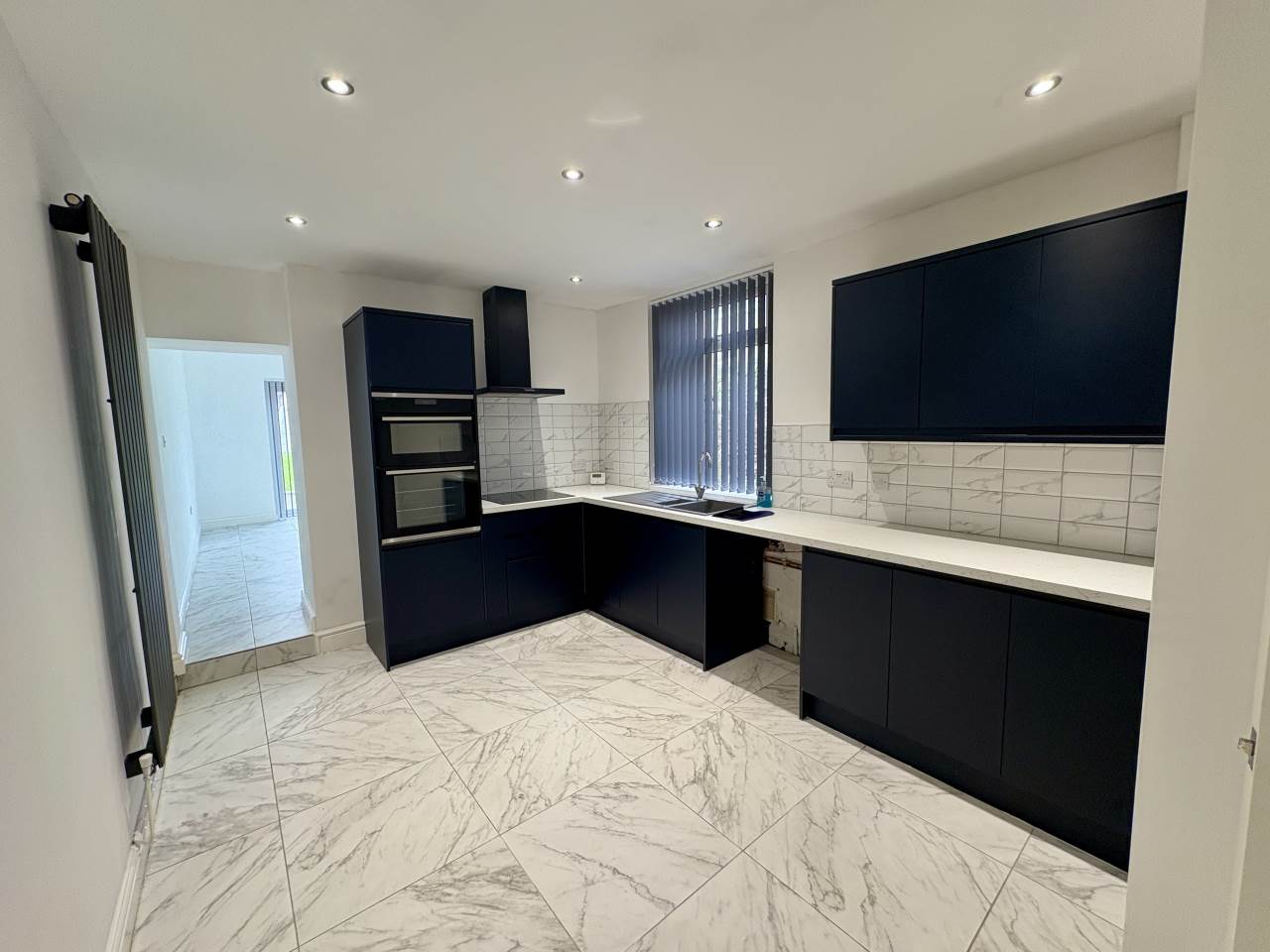 3 bed terraced house to rent in Charles Street  - Property Image 4
