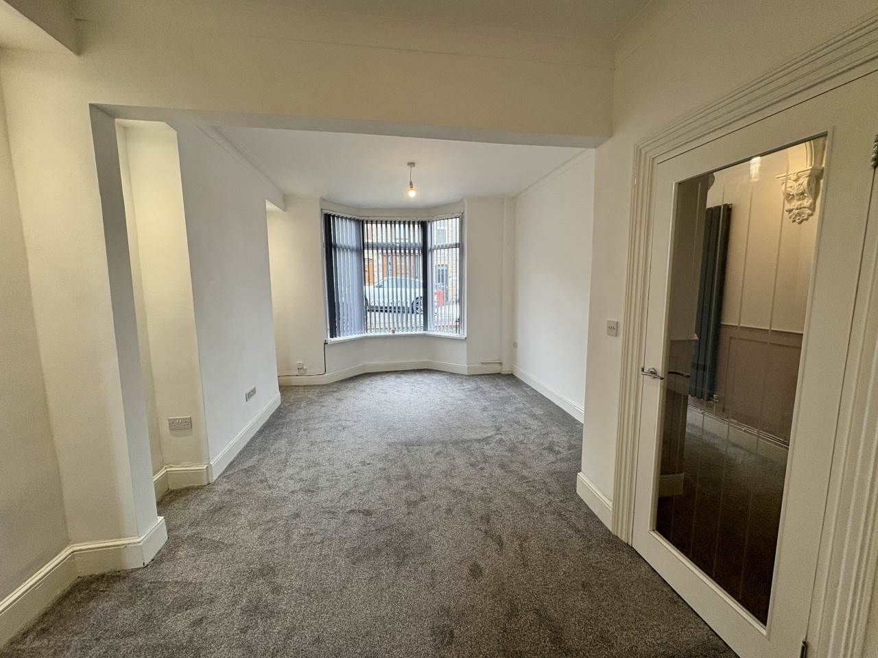 3 bed terraced house to rent in Charles Street 1