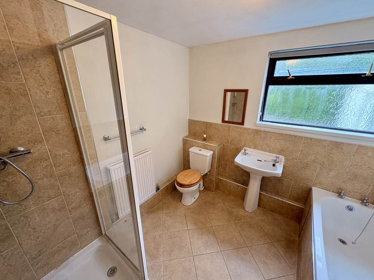 3 bed detached bungalow to rent in Old School House, Lamb Row 7