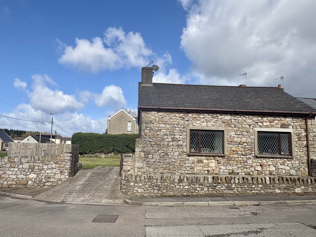 3 bed detached bungalow to rent in Old School House, Lamb Row - Property Image 1