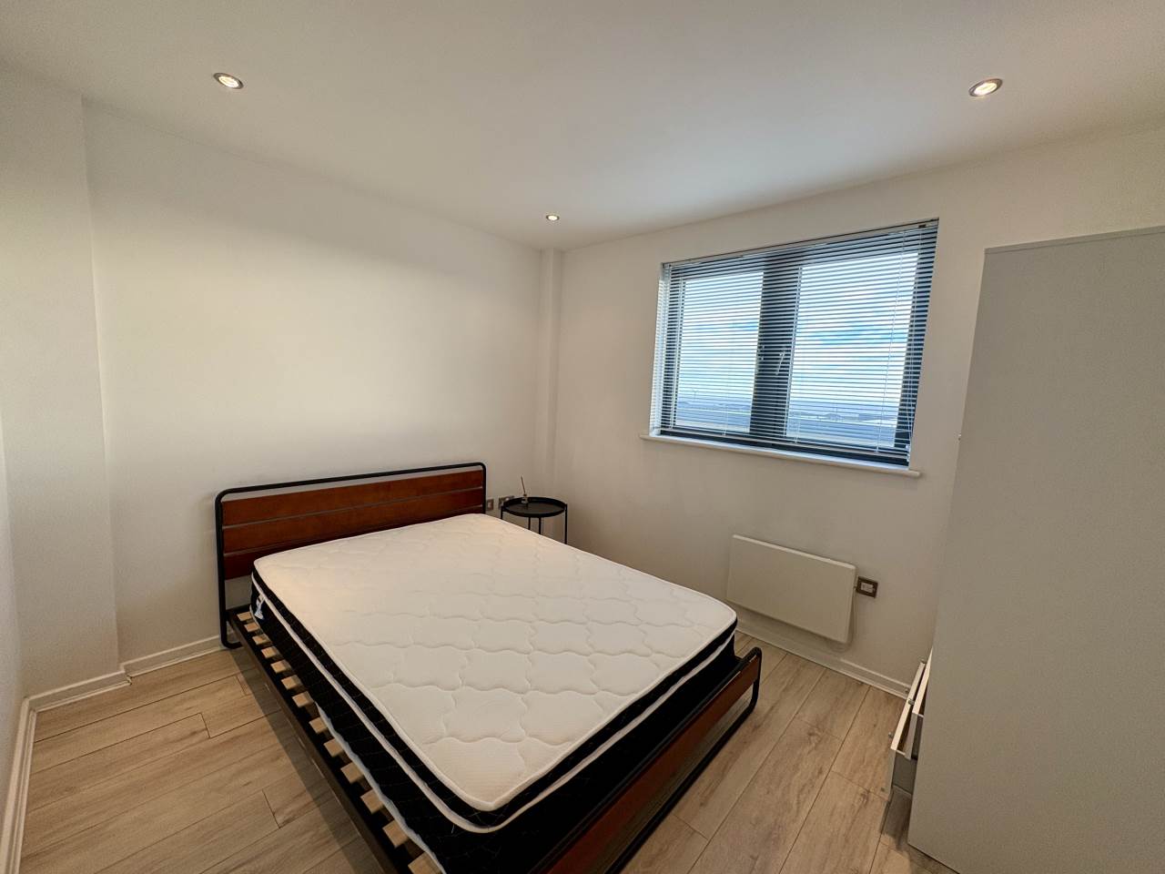2 bed penthouse to rent in South Quay, Kings Road 7