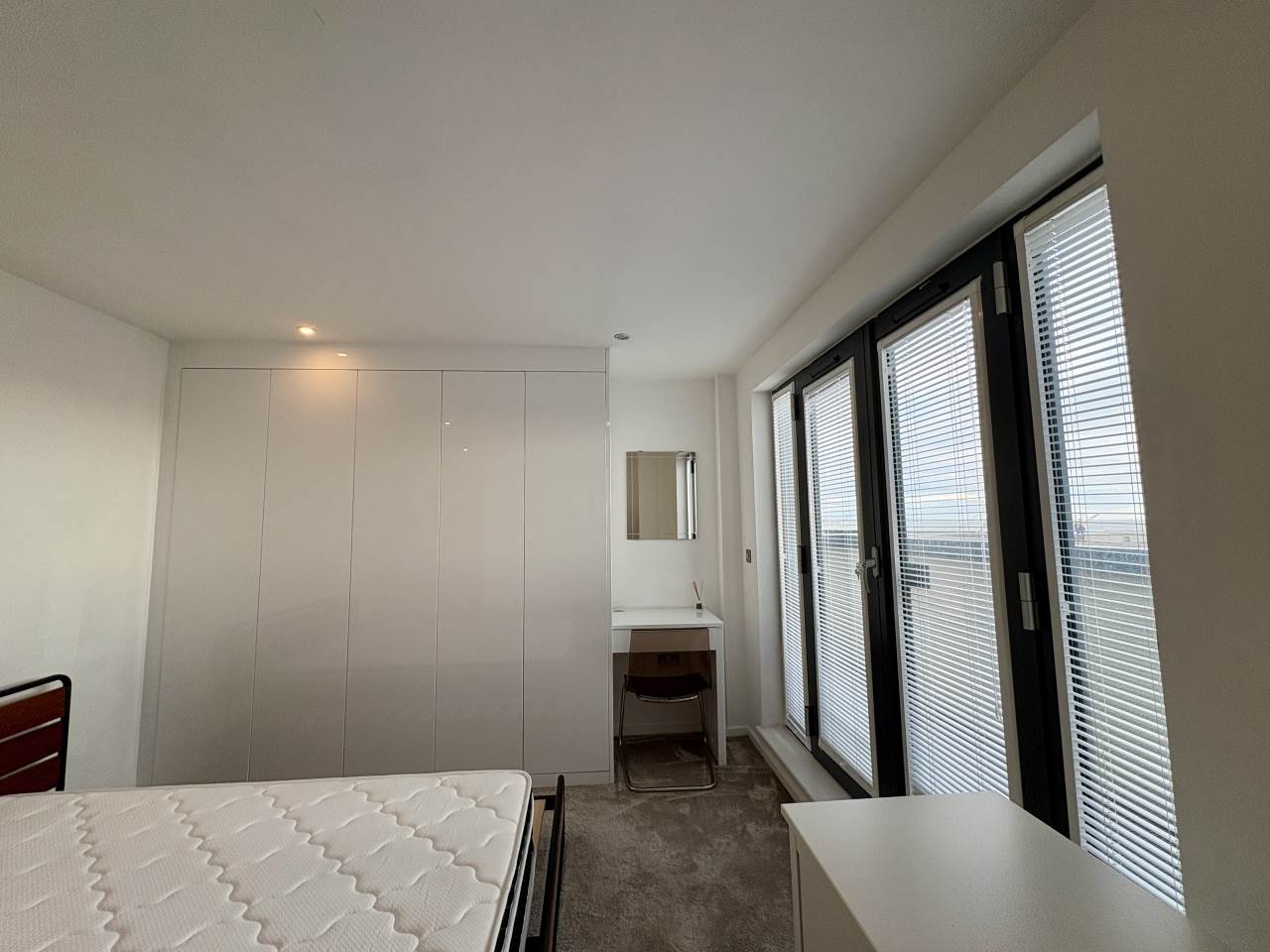 2 bed penthouse to rent in South Quay, Kings Road 5