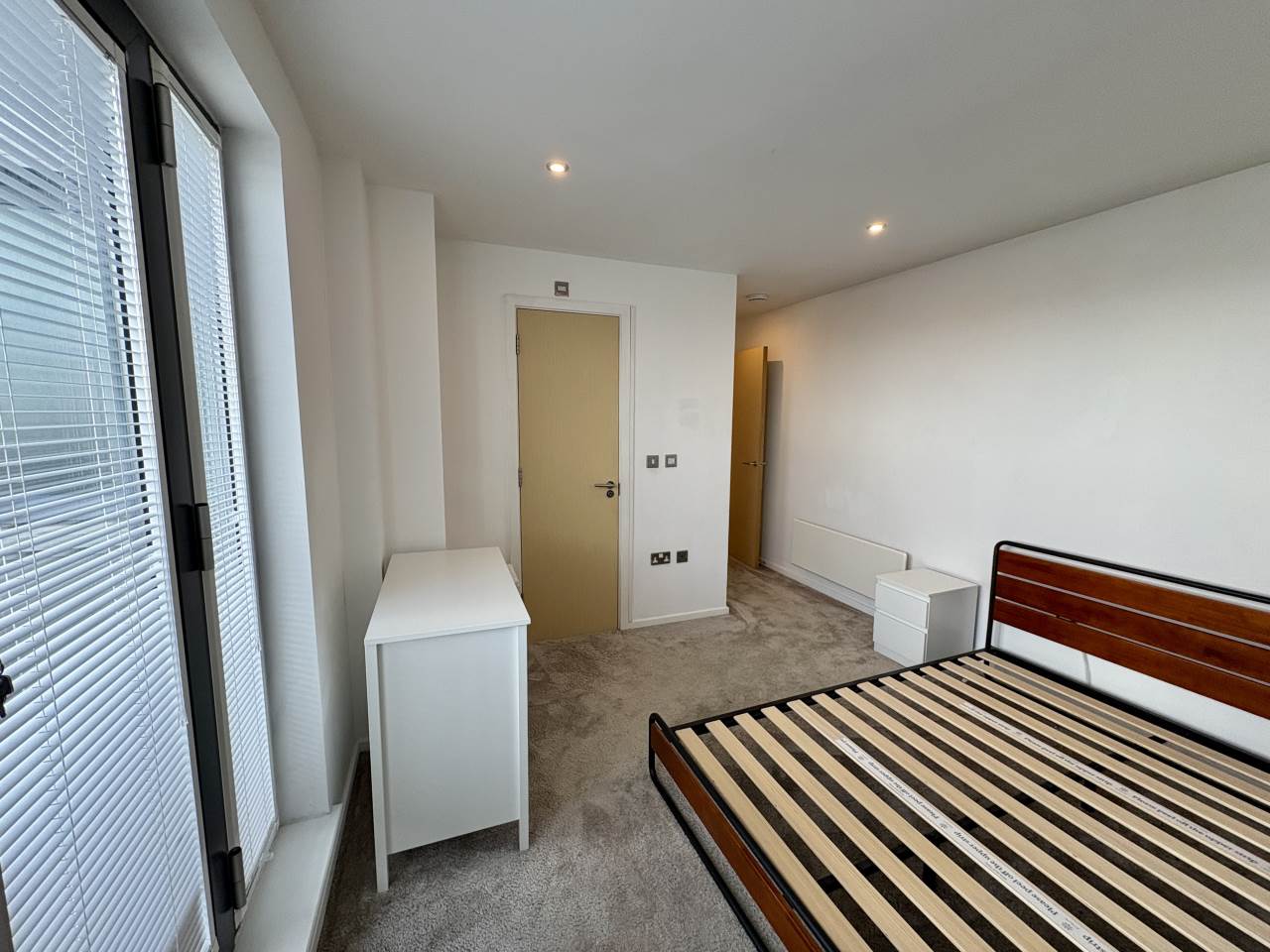 2 bed penthouse to rent in South Quay, Kings Road  - Property Image 5