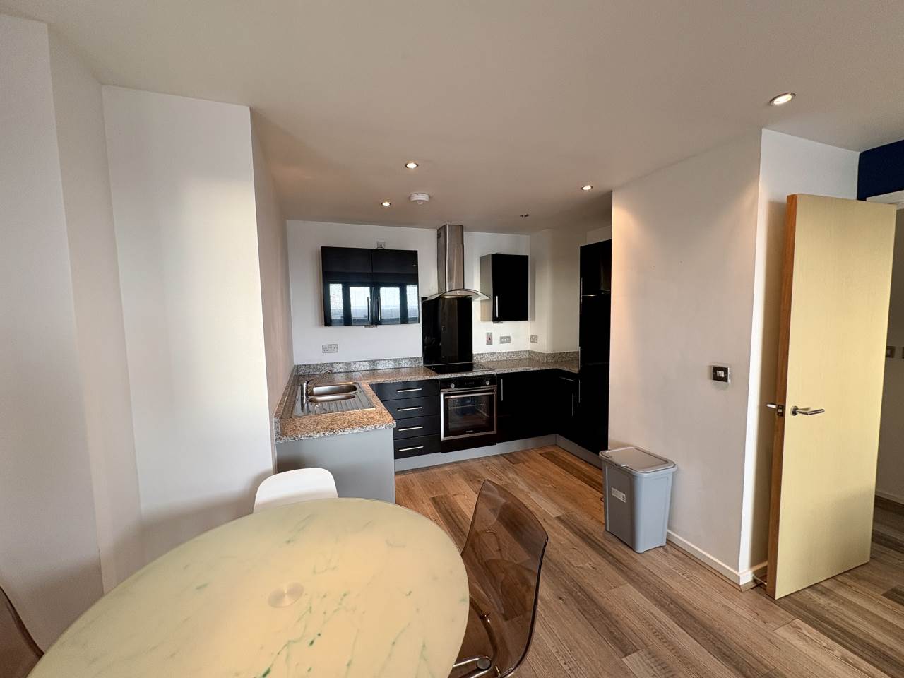 2 bed penthouse to rent in South Quay, Kings Road  - Property Image 3
