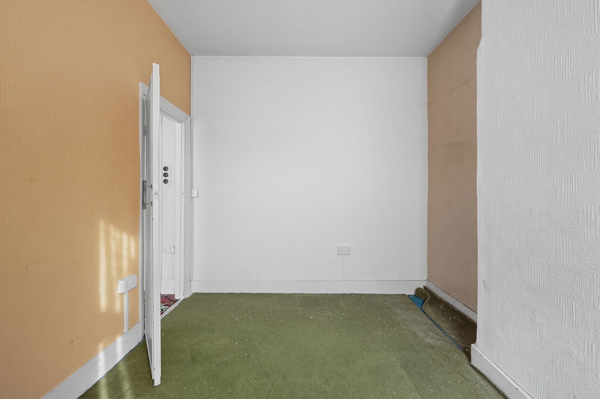 3 bed terraced house for sale in Henniker Gardens, London, E6  - Property Image 12