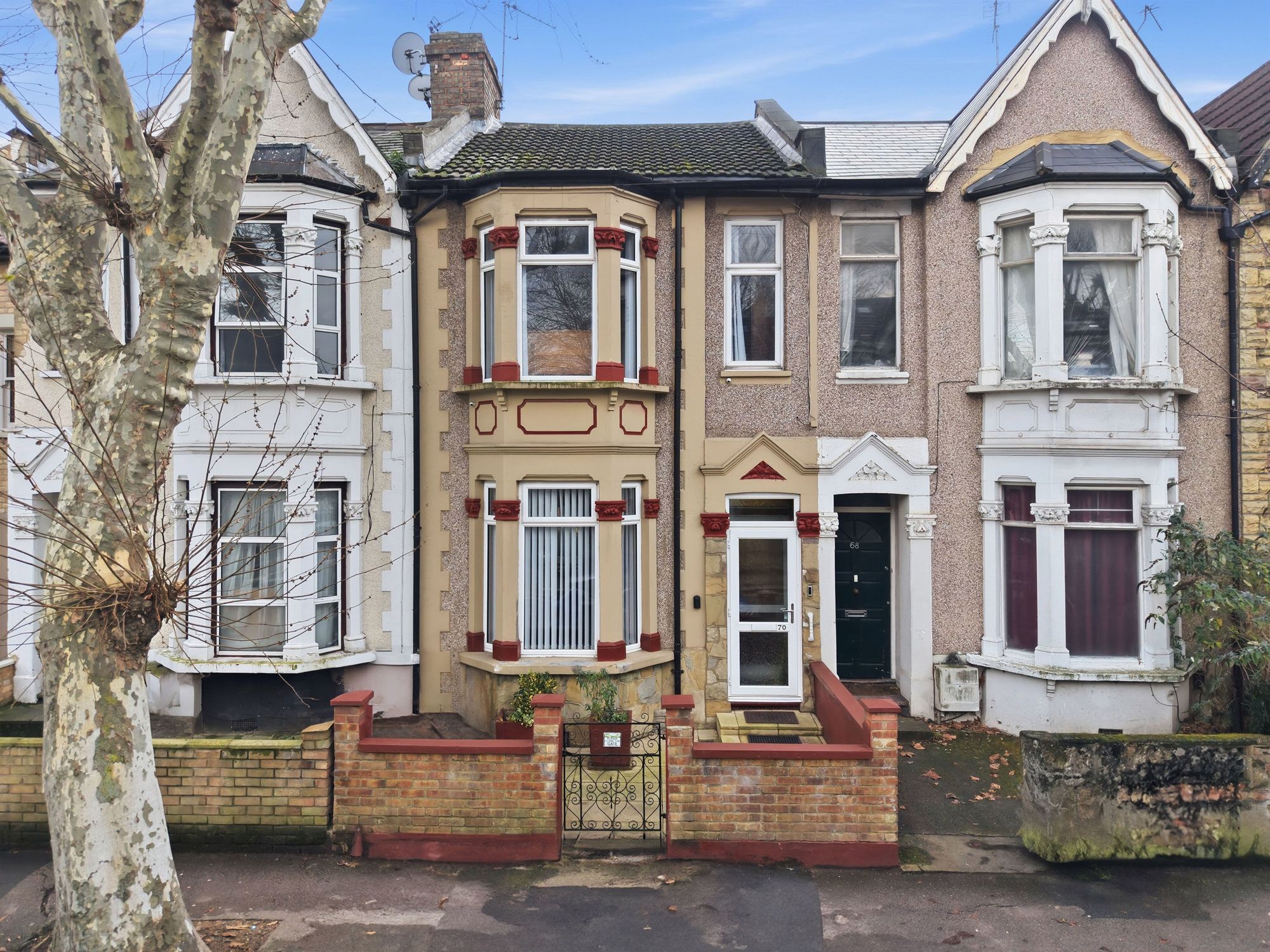 4 bed mid-terraced house for sale in Calderon Road, Leytonstone, E11 - Property Image 1