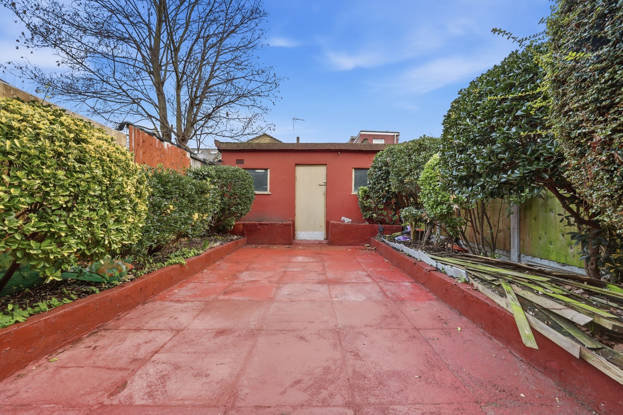 4 bed mid-terraced house for sale in Calderon Road, Leytonstone, E11 18