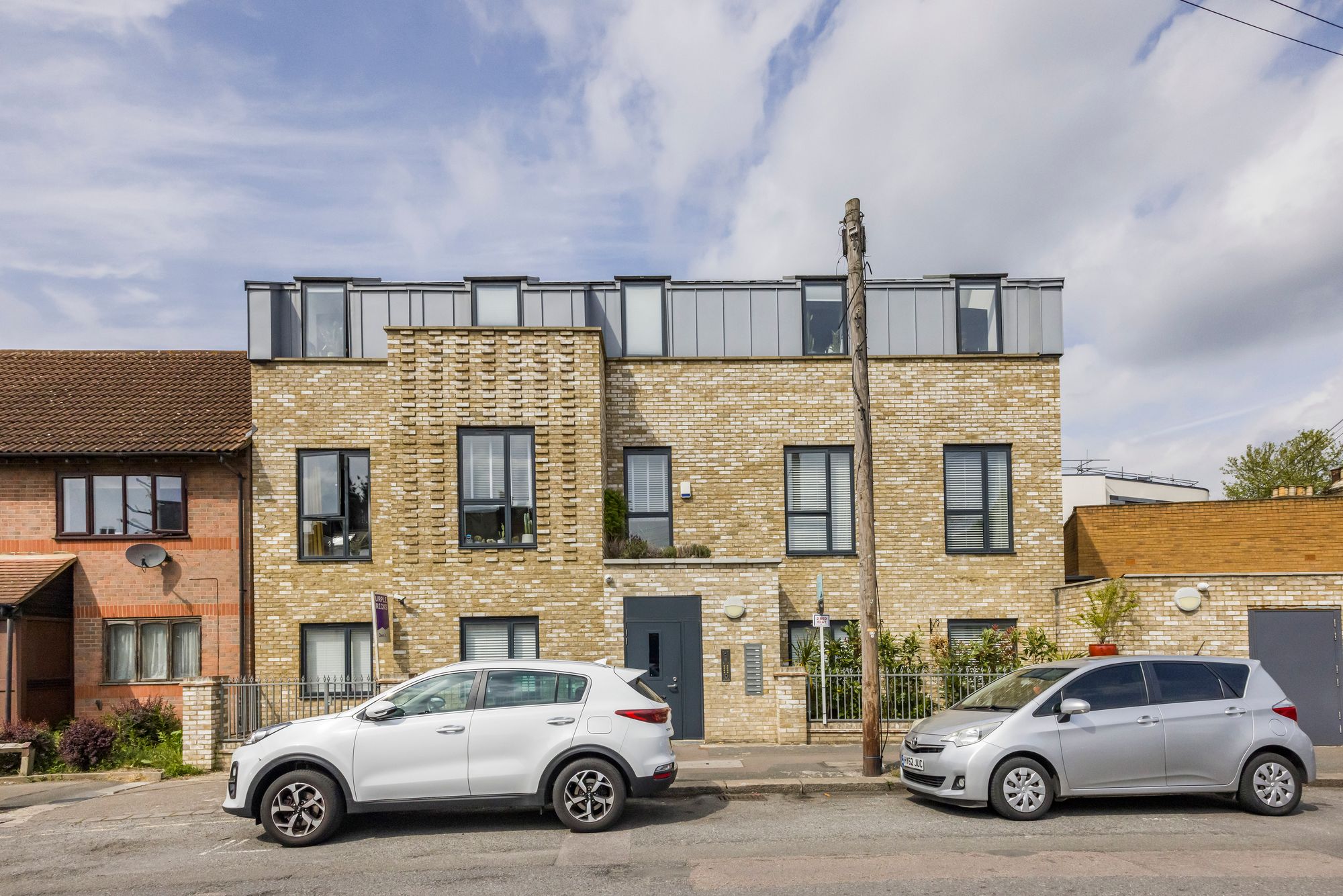 2 bed apartment for sale in Smithys Mews, London, E10