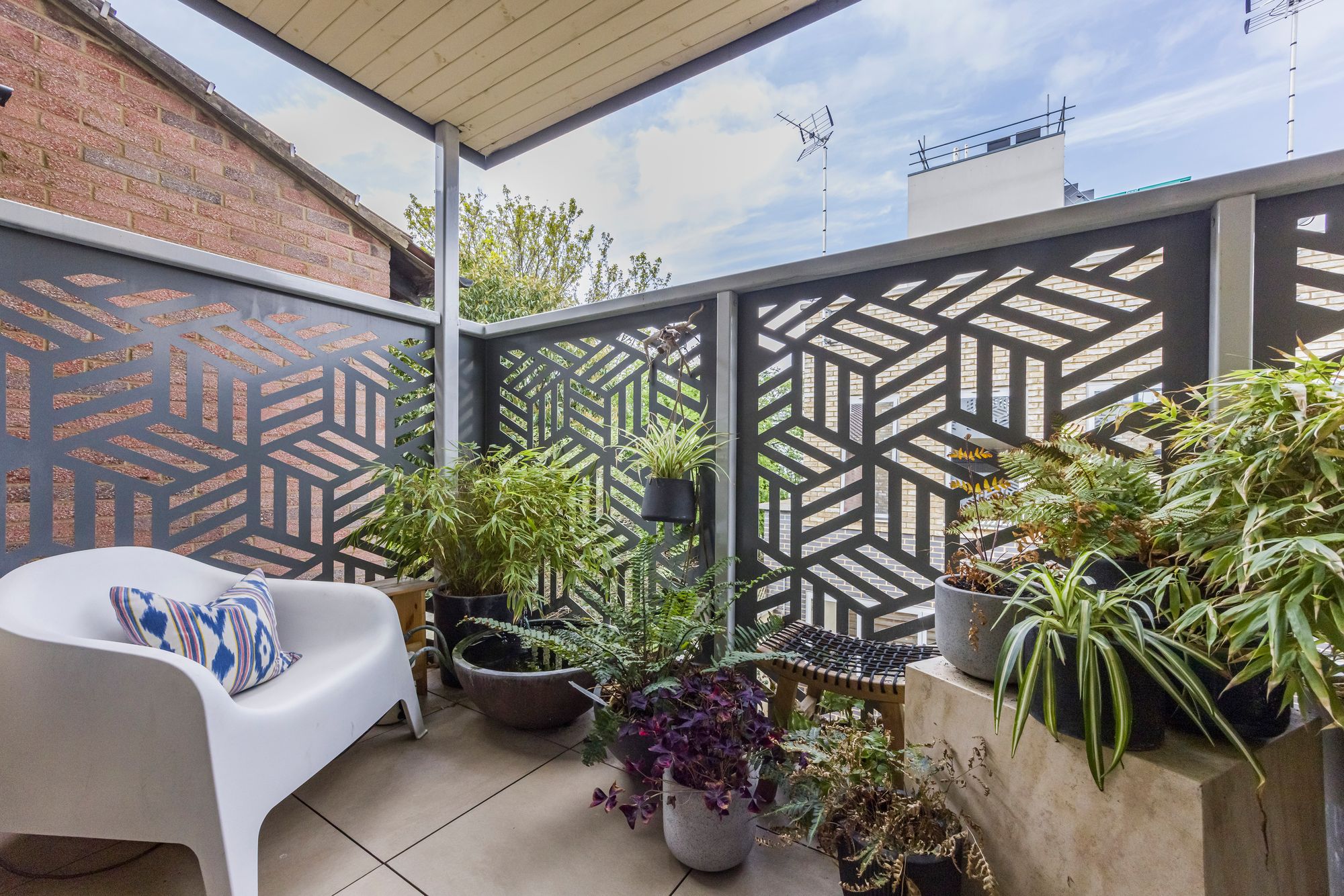 2 bed apartment for sale in Smithys Mews, London, E10 3