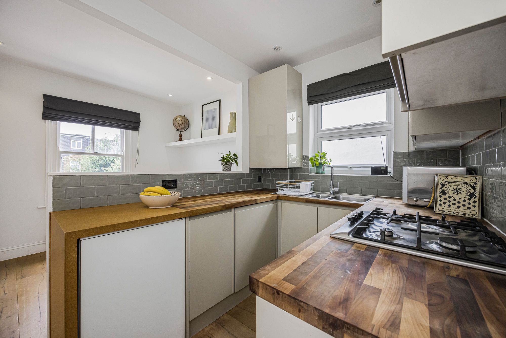 2 bed flat for sale in Francis Road, Leyton, E10  - Property Image 3