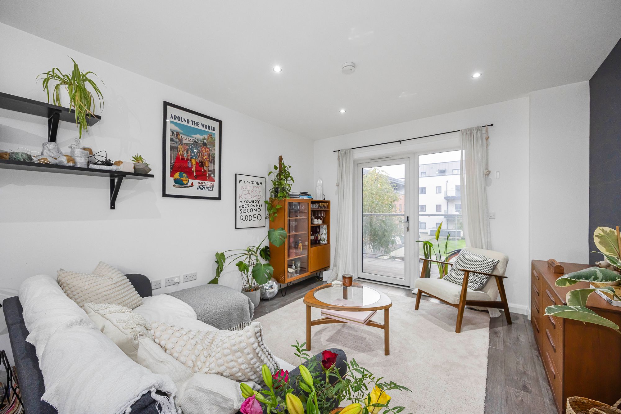 2 bed flat for sale in Manston Court, Walthamstow, E17  - Property Image 2