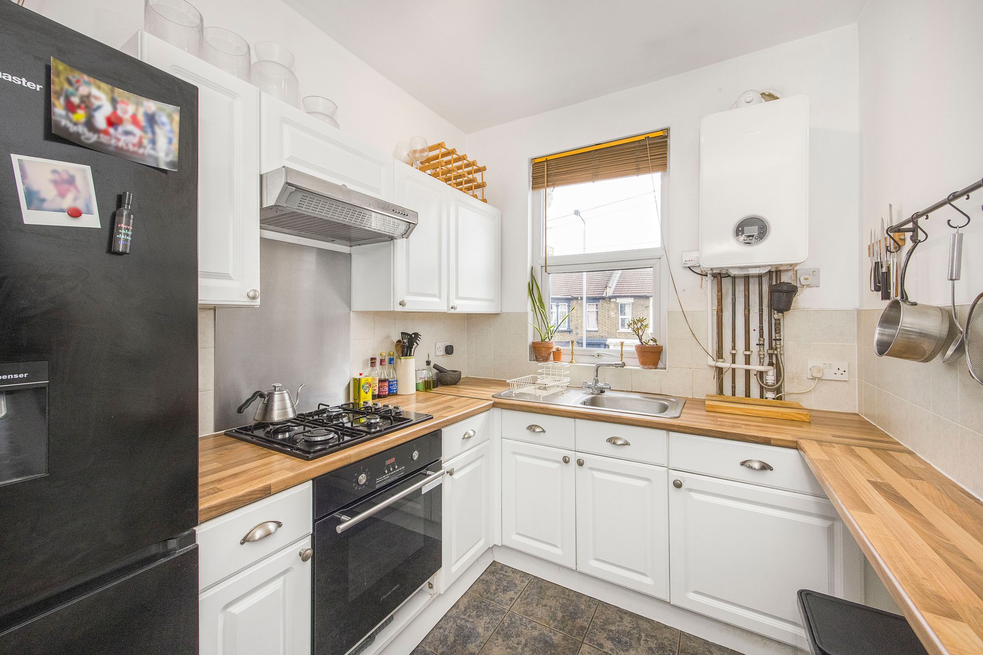 2 bed flat for sale in Grove Green Road, Leytonstone, E11 4