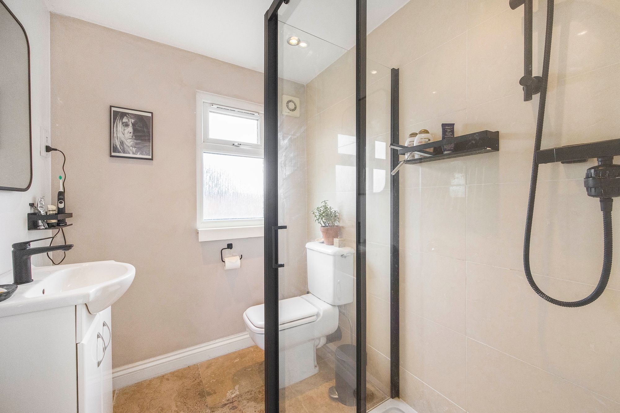 2 bed flat for sale in Grove Green Road, Leytonstone, E11 11