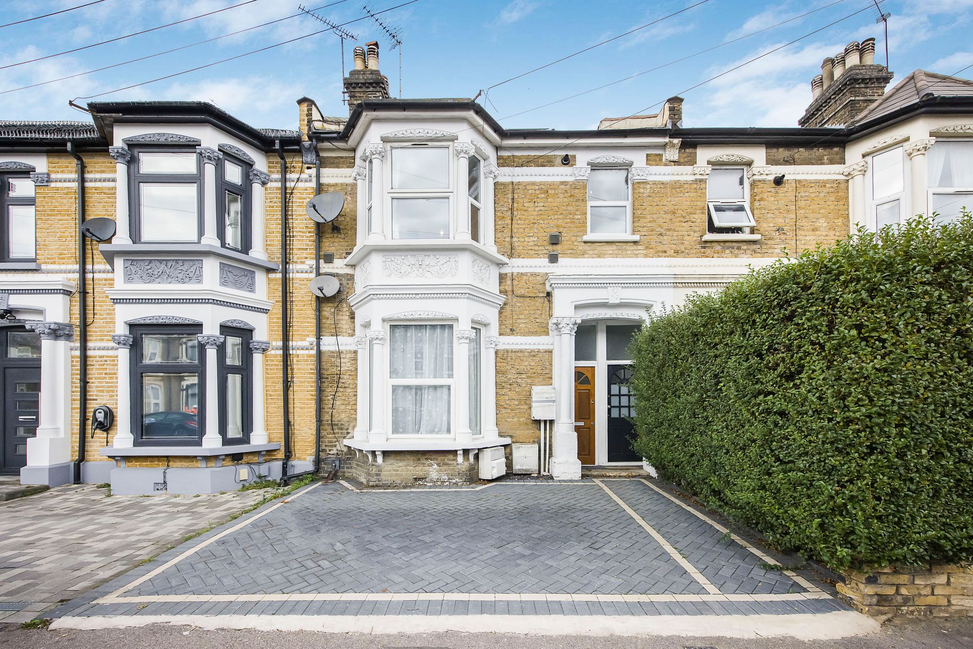 2 bed flat for sale in Grove Green Road, Leytonstone, E11  - Property Image 1