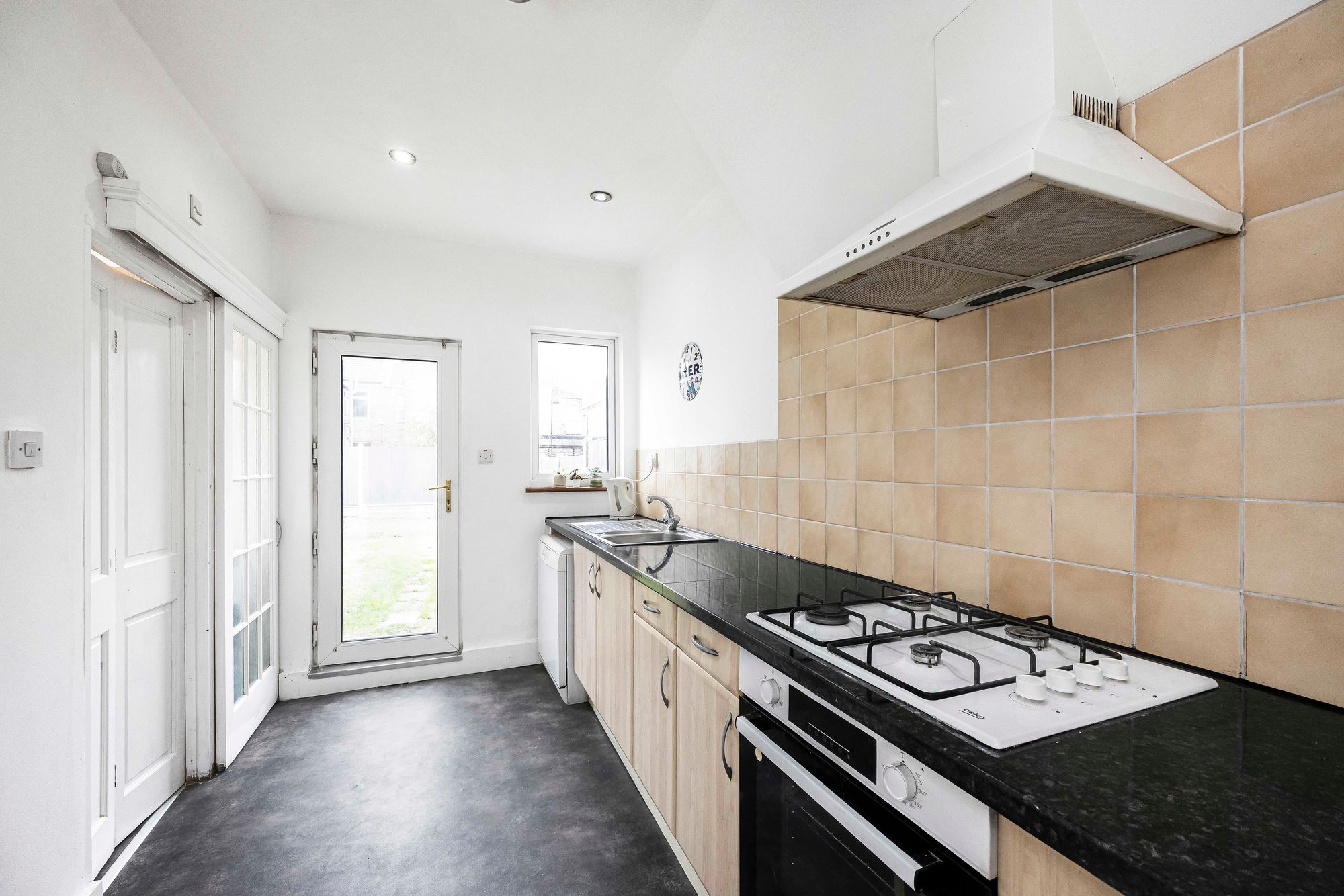 3 bed mid-terraced house for sale in Chesterfield Road, Leyton, E10  - Property Image 8