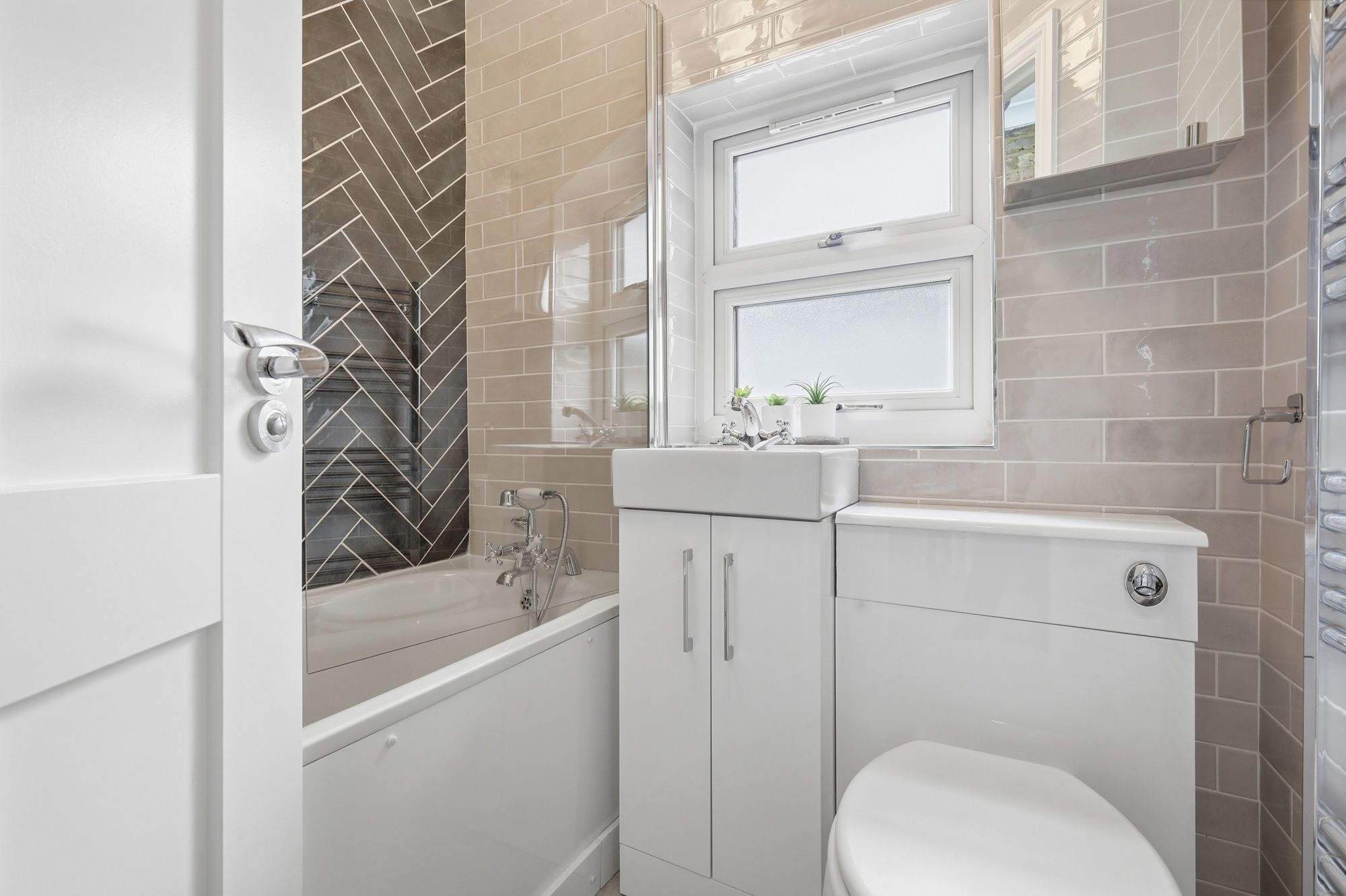 5 bed mid-terraced house for sale in Chichester Road, Leytonstone, E11 28