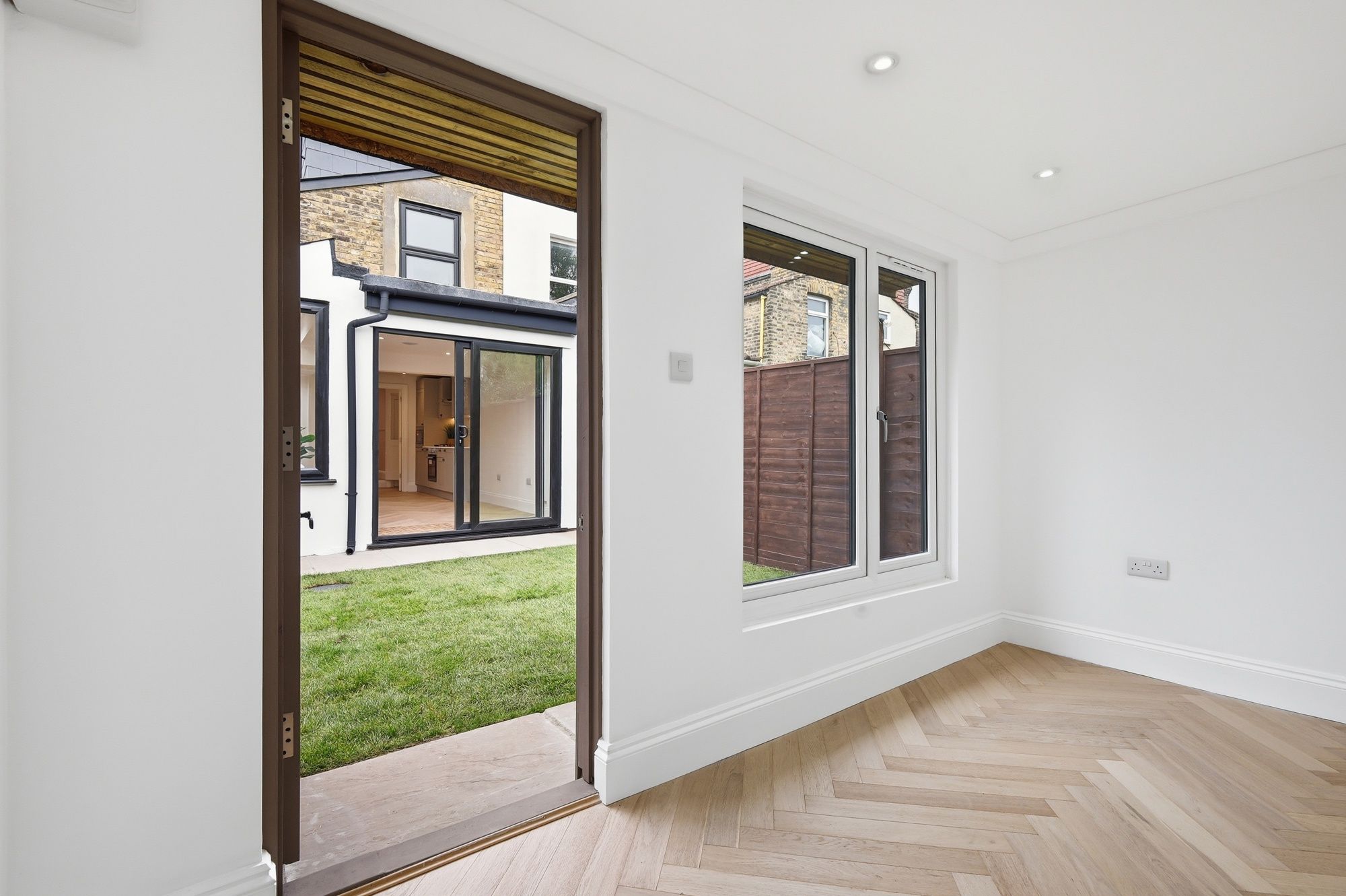 5 bed mid-terraced house for sale in Chichester Road, Leytonstone, E11 32