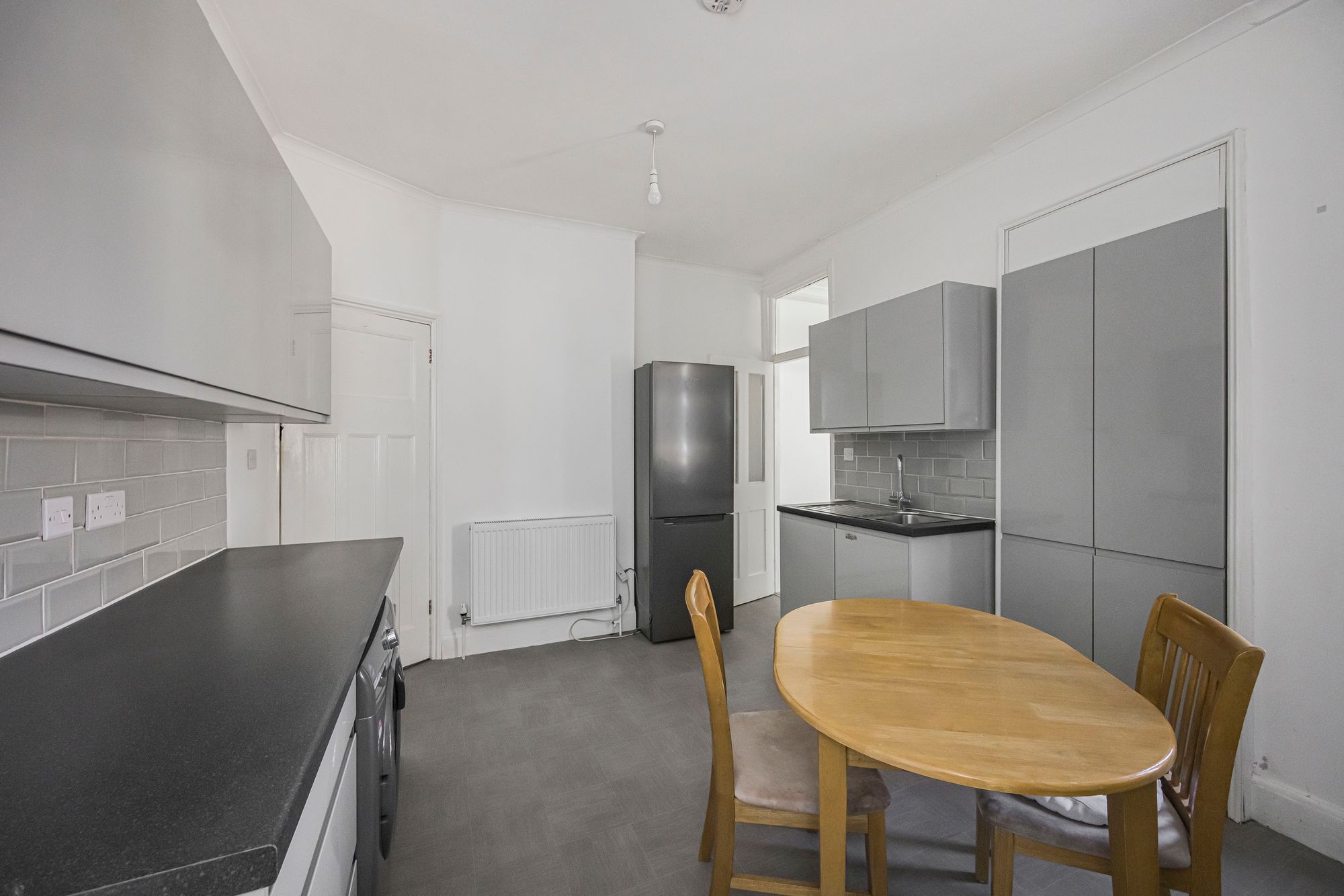 2 bed flat for sale in Park Road, Leyton, E10  - Property Image 2