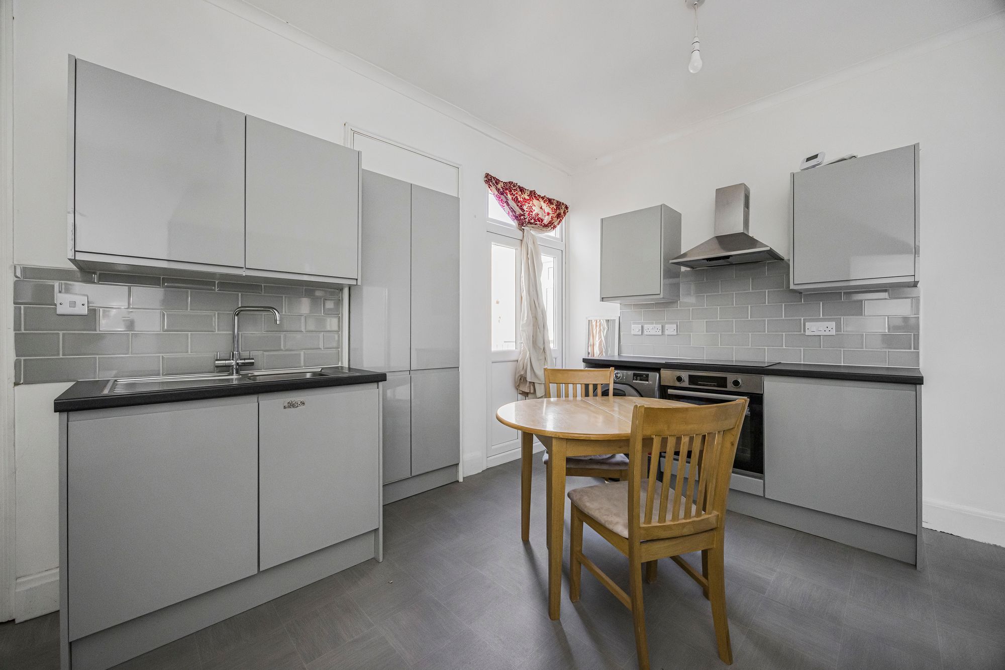 2 bed flat for sale in Park Road, Leyton, E10