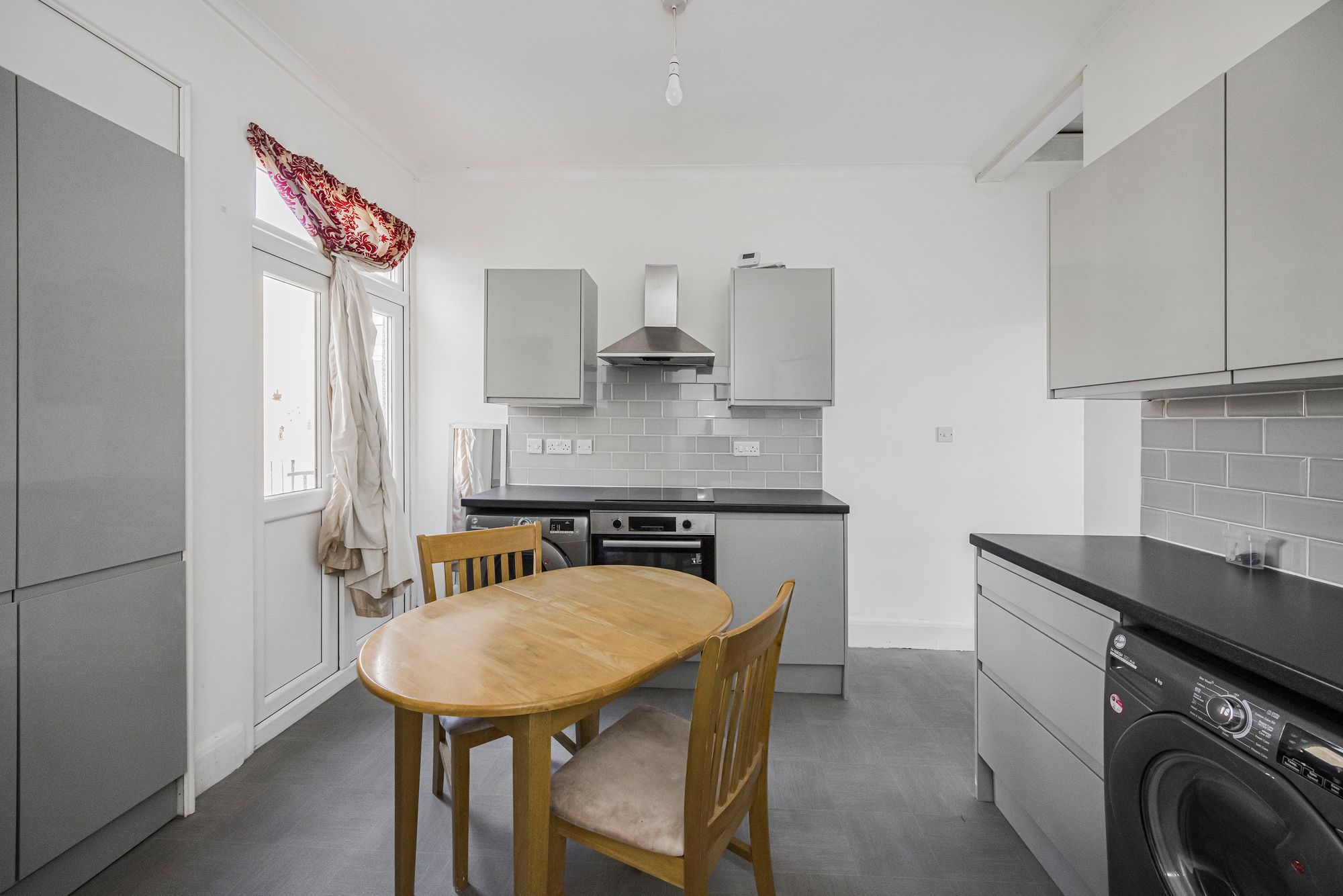 2 bed flat for sale in Park Road, Leyton, E10  - Property Image 5