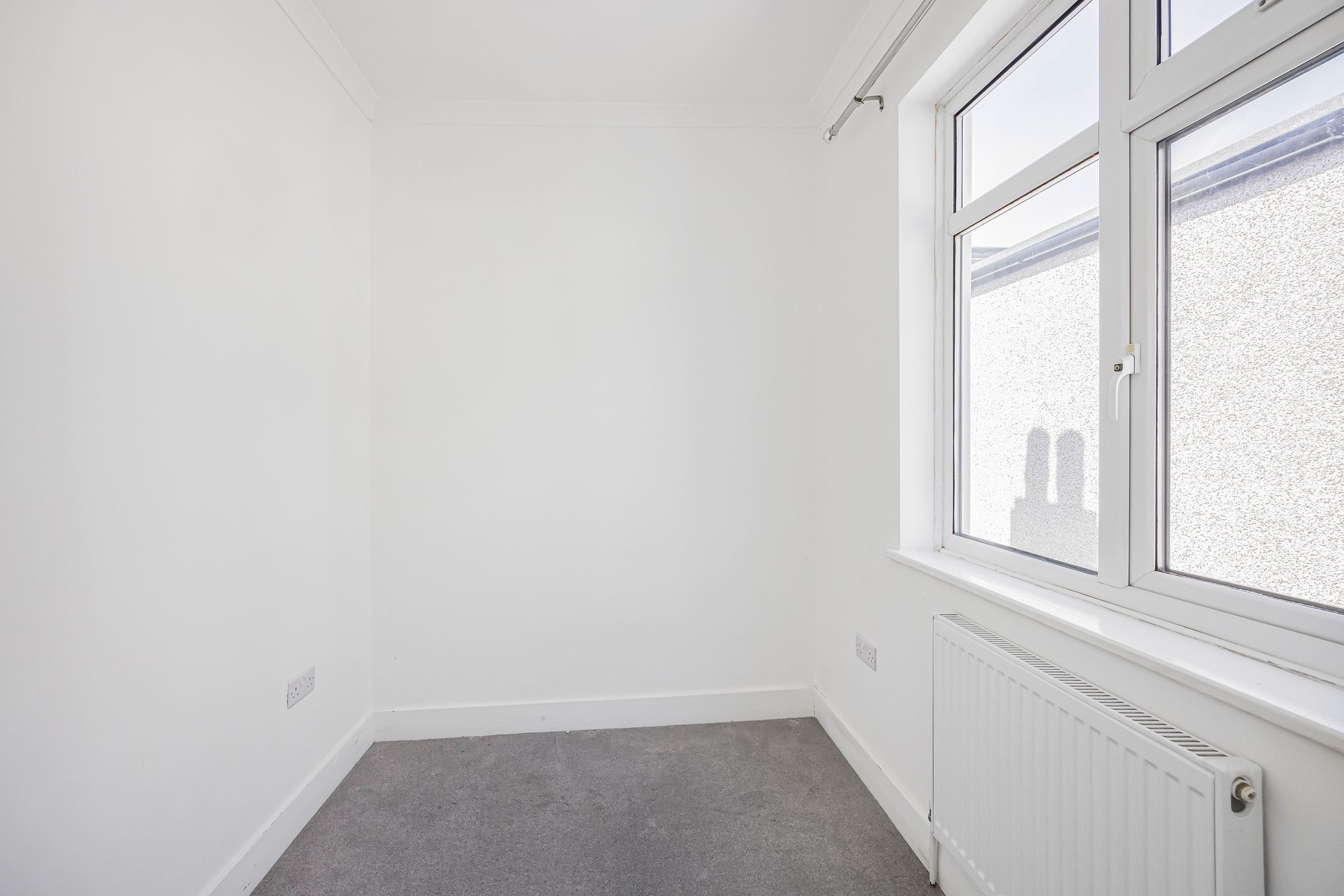 2 bed flat for sale in Park Road, Leyton, E10 9