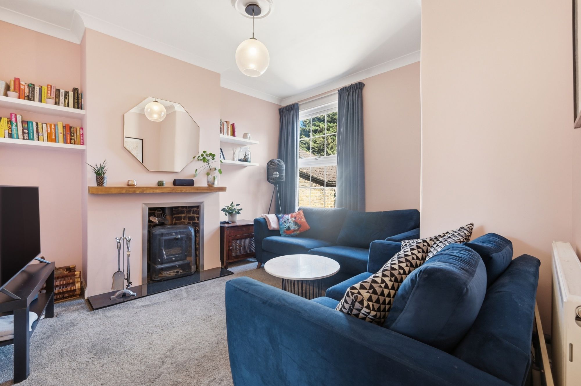 2 bed flat for sale in Albert Road, Leyton, E10  - Property Image 2