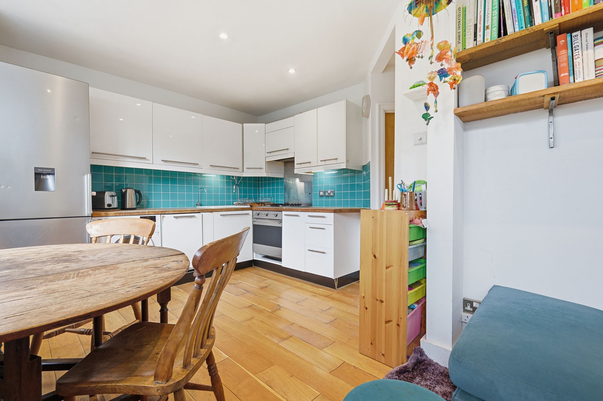 2 bed flat for sale in Tudor Court, Walthamstow, E17  - Property Image 2