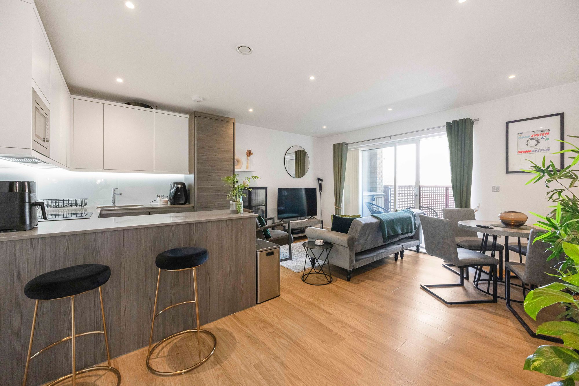 2 bed apartment for sale in Bevan Court, Leyton, E10  - Property Image 2
