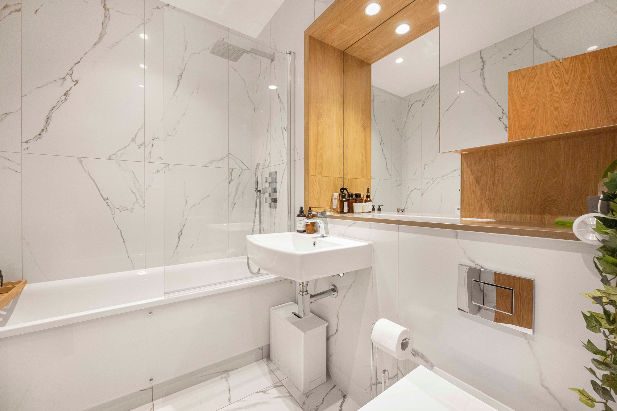 2 bed apartment for sale in Bevan Court, Leyton, E10 10