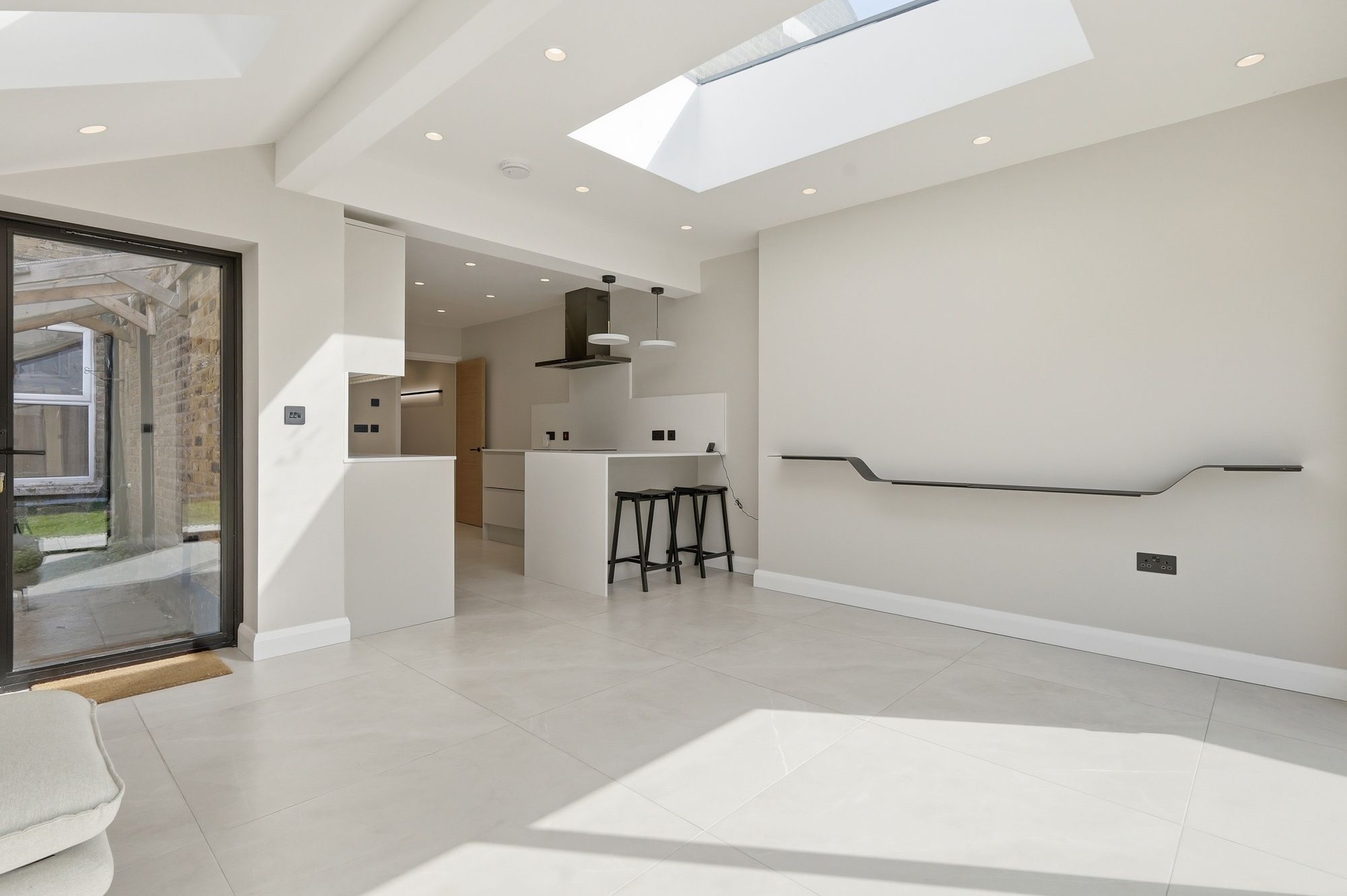 2 bed flat for sale in Calderon Road, Leytonstone, E11 5