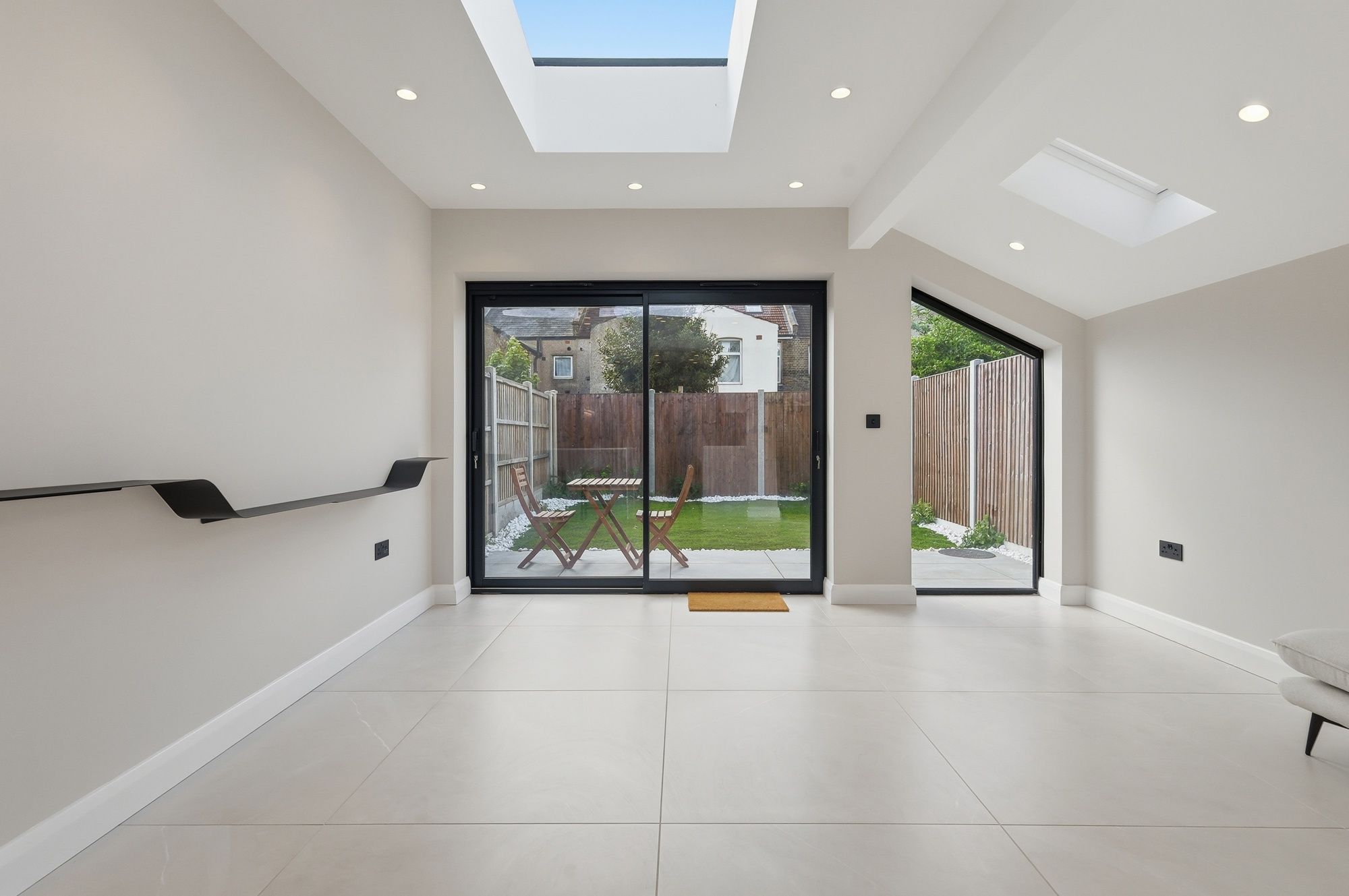 2 bed flat for sale in Calderon Road, Leytonstone, E11  - Property Image 3