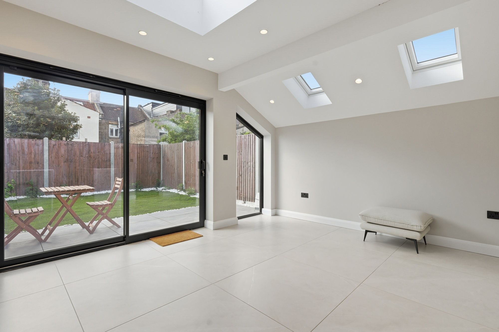 2 bed flat for sale in Calderon Road, Leytonstone, E11  - Property Image 9