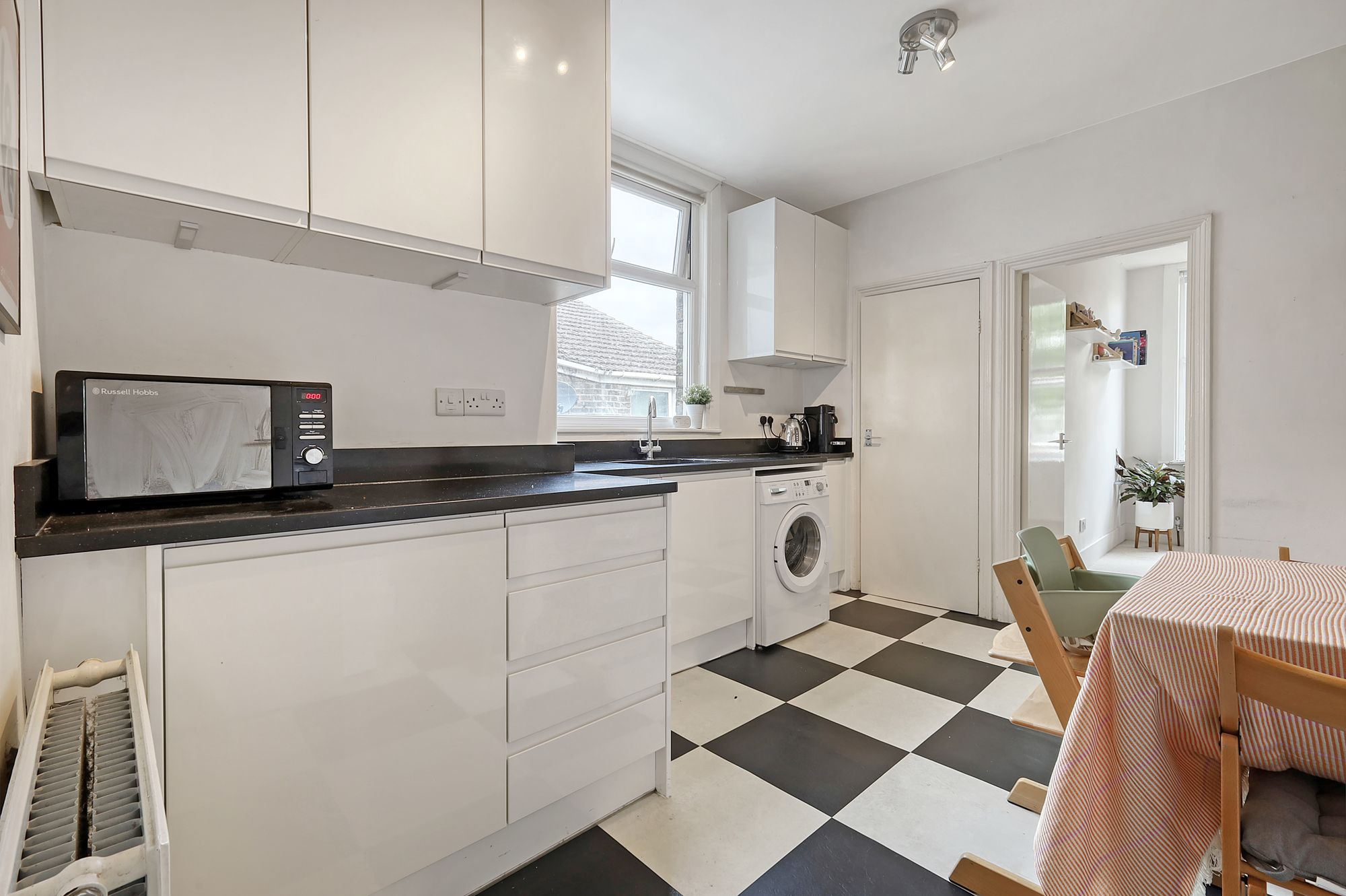 3 bed flat for sale in St. Annes Road, London, E11  - Property Image 7