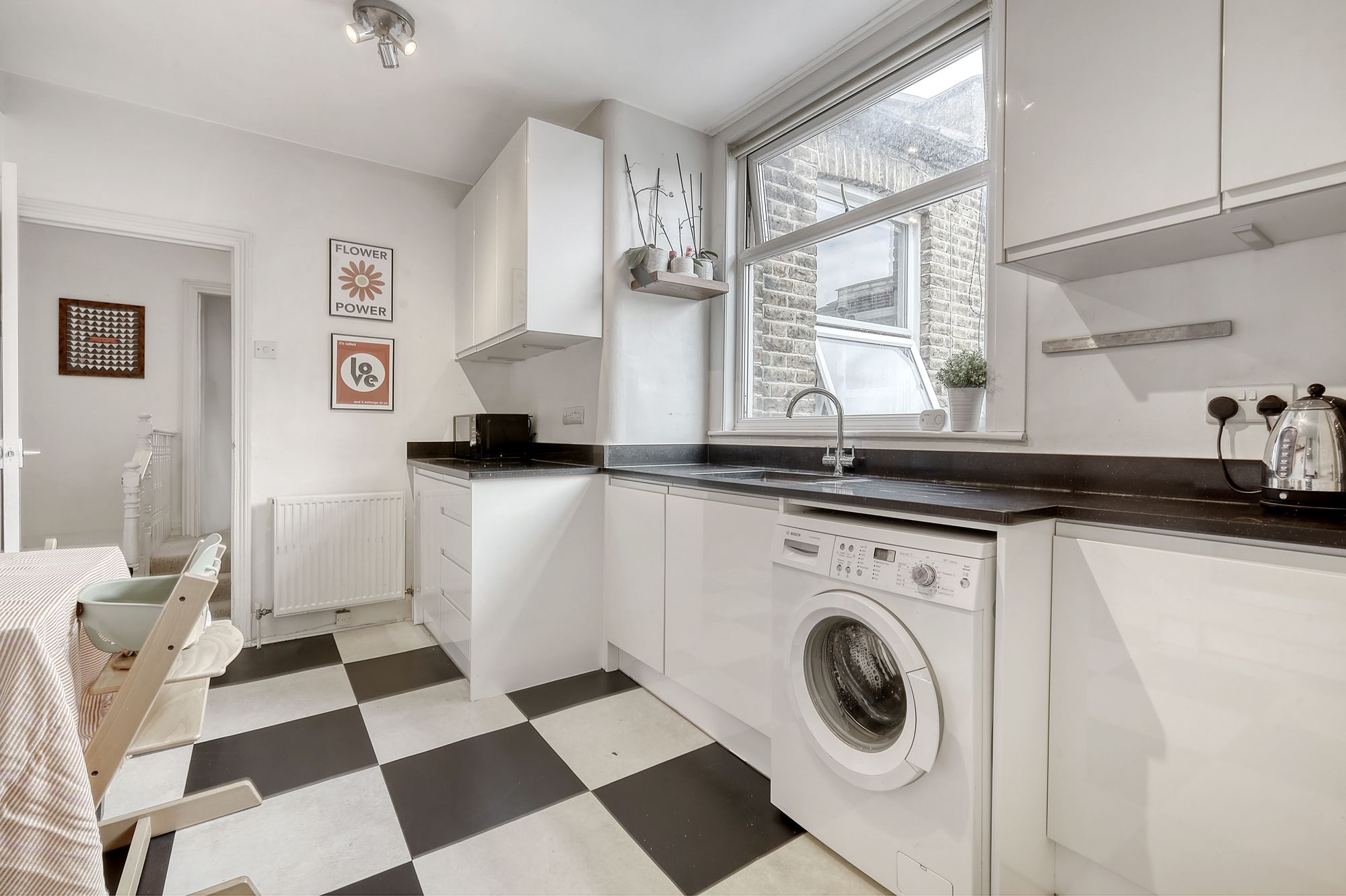 3 bed flat for sale in St. Annes Road, London, E11  - Property Image 4